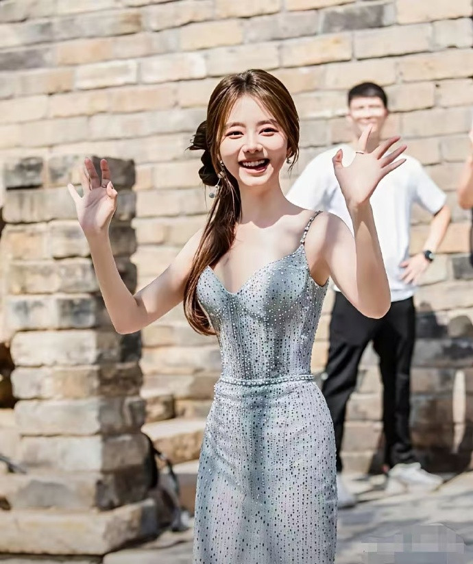 没想到谭松韵这么瘦，真是杨柳细腰​​​