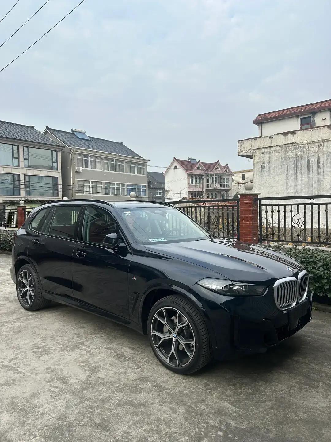 当初心心念宝马x5，做梦也想拥有。最后真的有能力了，顺利买了下来。提车...