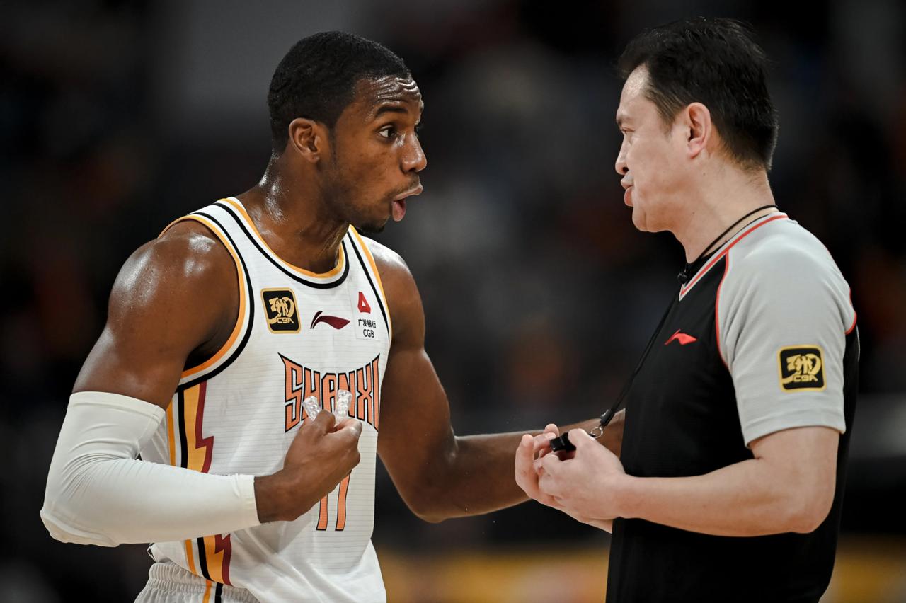 山西队又中躺枪了！理由也很简单，他们又被现场的球迷给坑惨了！根据CBA的官宣，山