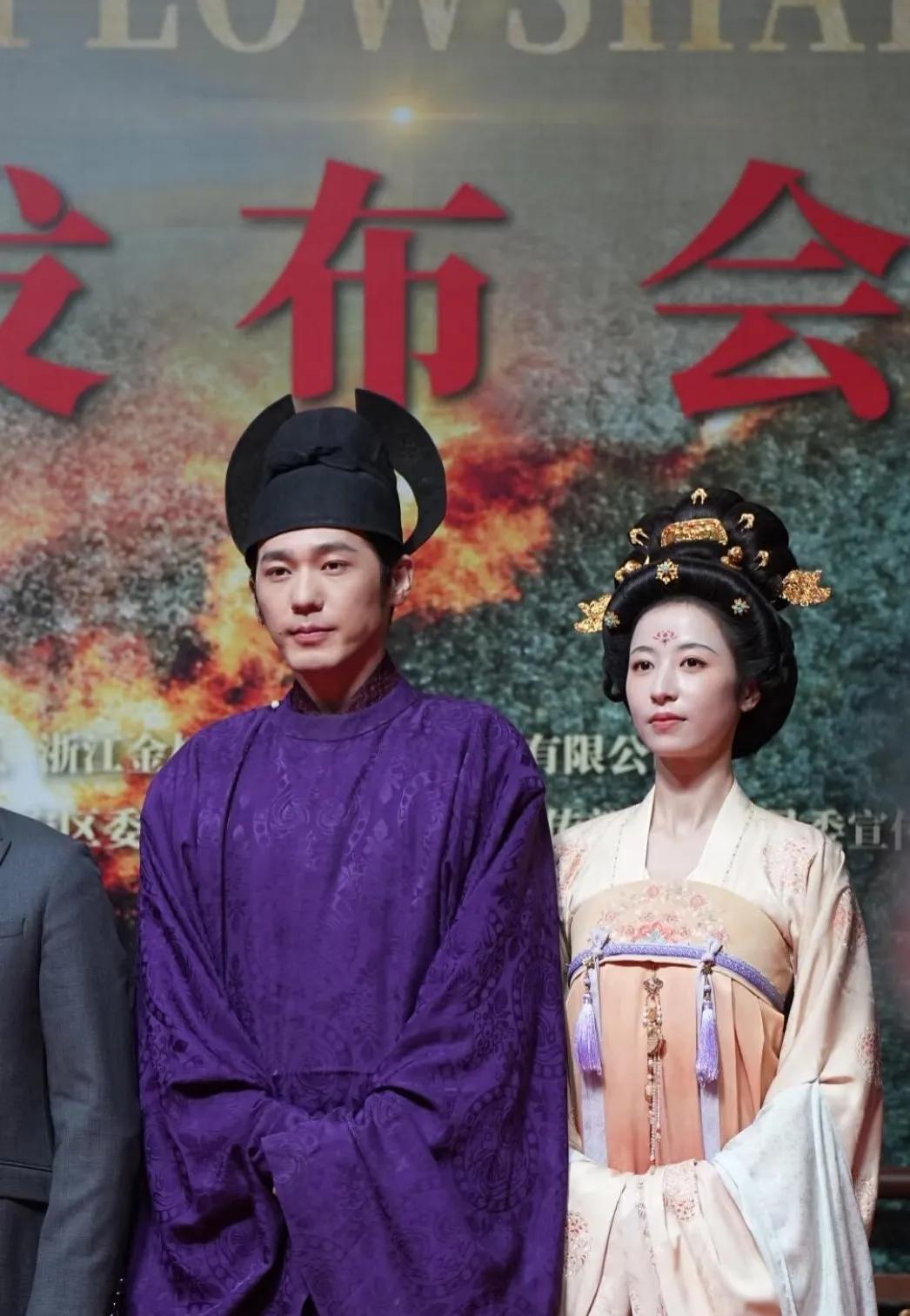 中东局势后，原来这么多明星去旅游。近日太平年女主周雨彤，她在阿联酋，阿曼度假发