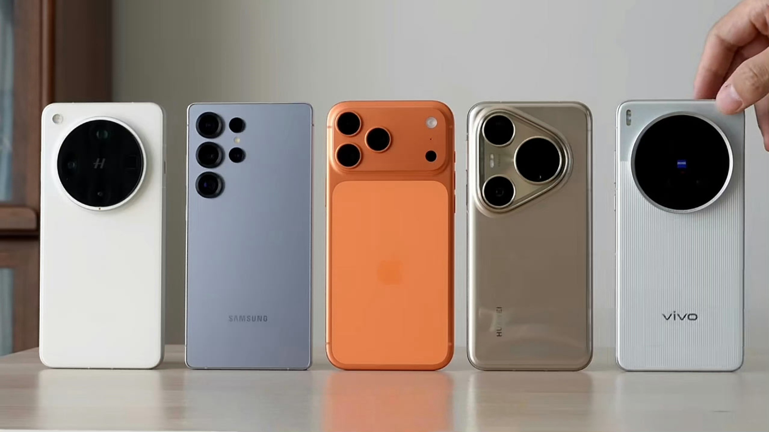 对比真机的话，今年iPhone17Pro的颜值确实差点感觉，大家喜欢哪款机器