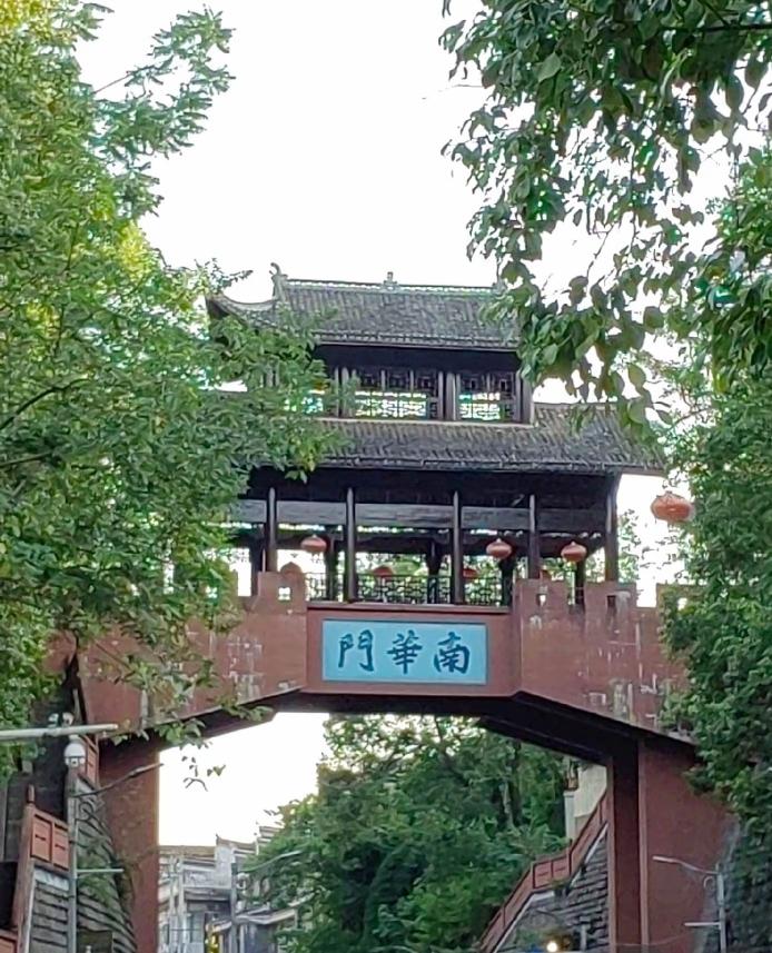 触目惊心！2000000000投资打水漂!古城变鬼城游客稀|背后腐败谁之