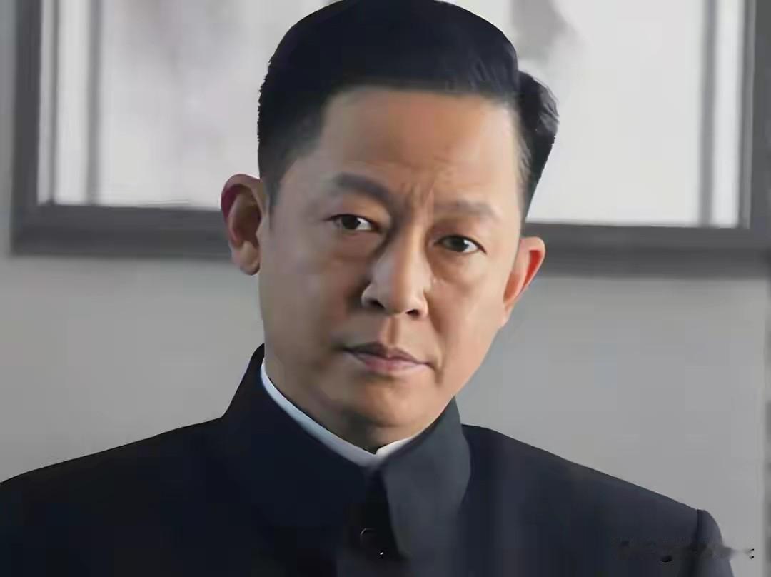 王志文说：那段话，真的戳中了太多过来人的痛处。年轻时总以为合群是本事，后来