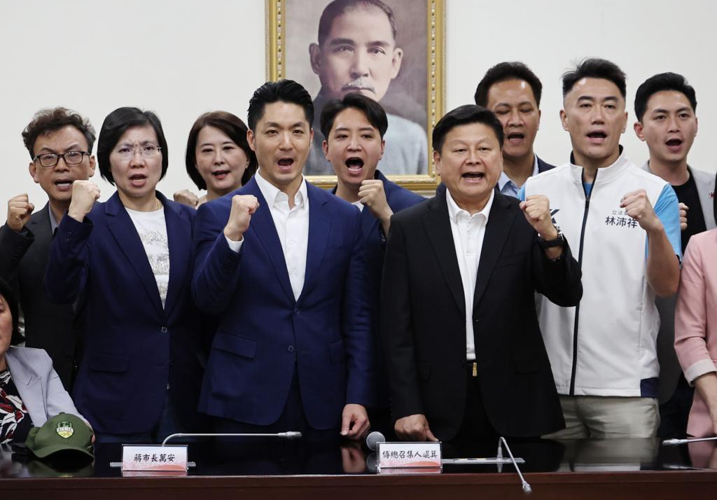 蒋万安号召民众下周末上街反毒油，傅崐萁：会与中央党部、各县市政府沟通台湾中联致