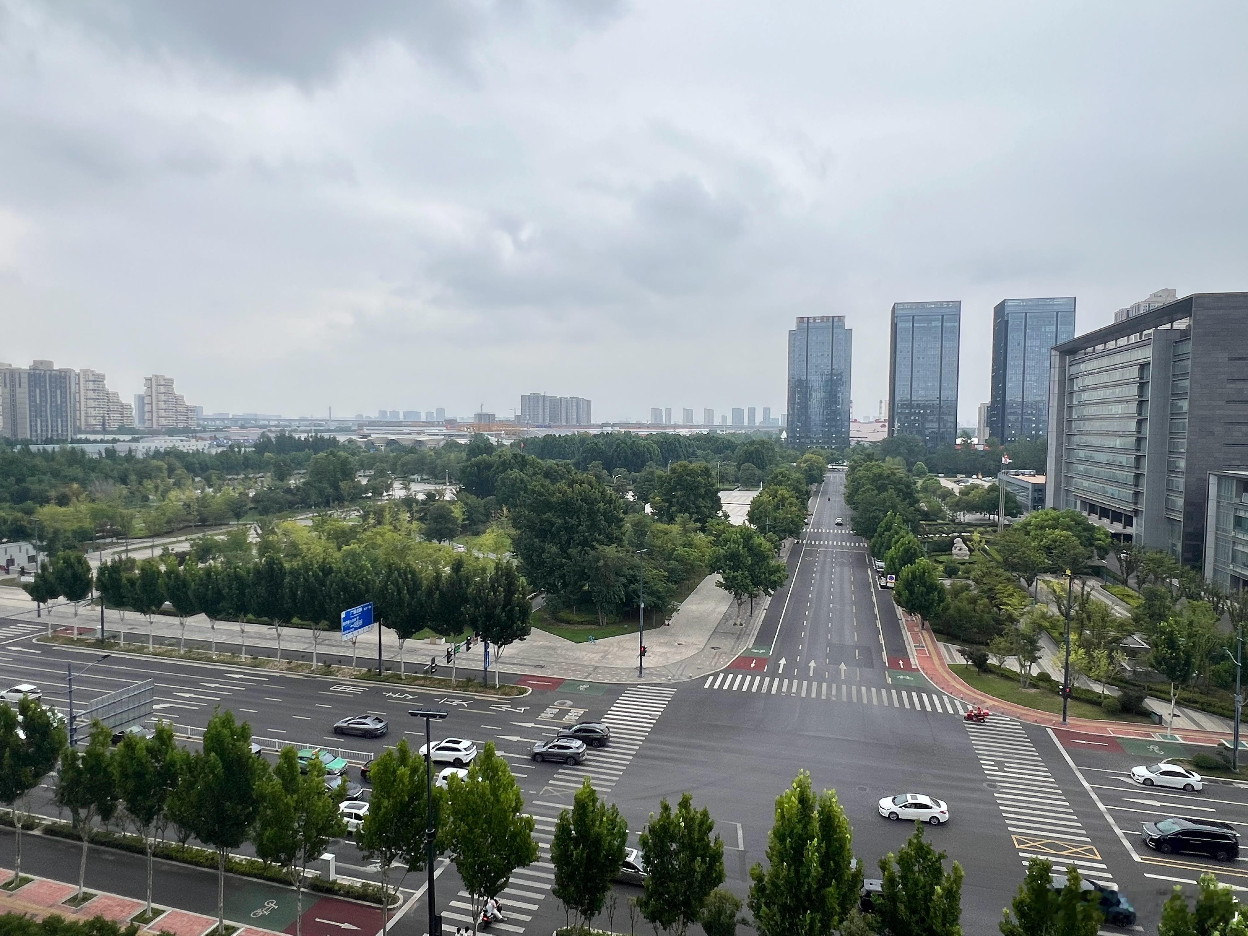 专家称二手房价已跌无可跌、专家核心判断：调整基本到位“跌无可跌”：严跃进分析，一