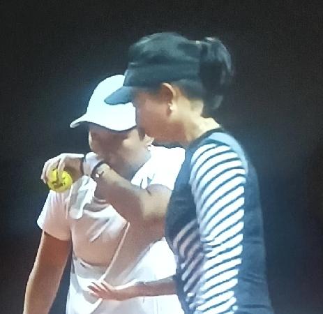 中国金花1-2遭逆转，马德里女双首轮爆冷止步！北京时间4月25日