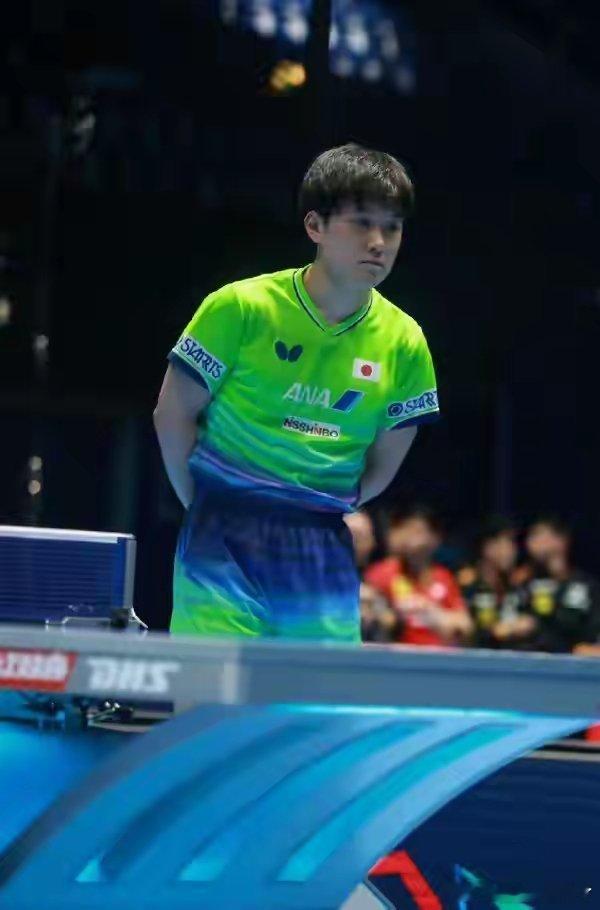 张本智和吐槽世乒赛赛程不合理，直言赛制刻意制造冷门，点评中国队两连败称其受压力影