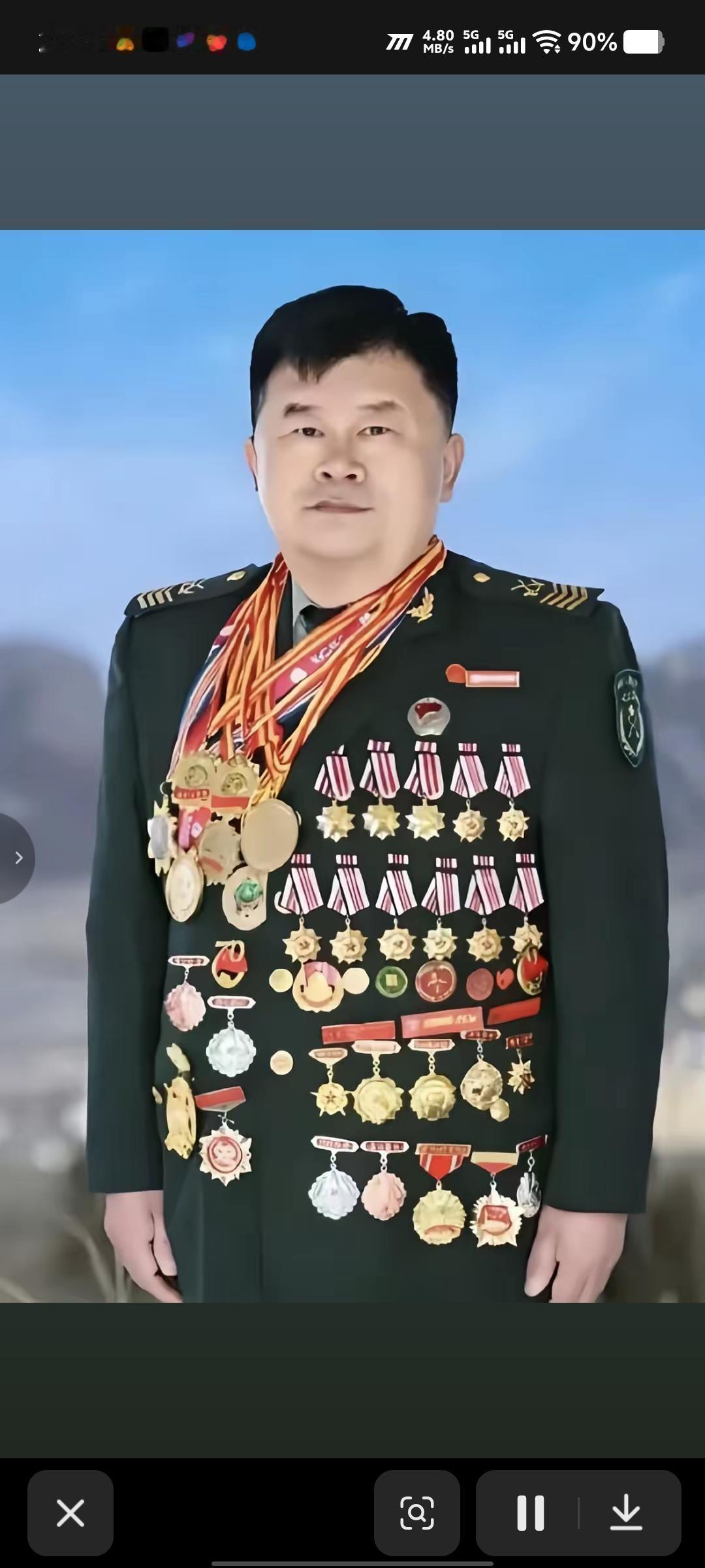 尹旭勇，军队一级军士长，军旅炊事专家；3次二等功、8次三等功，4次国庆阅兵餐饮保