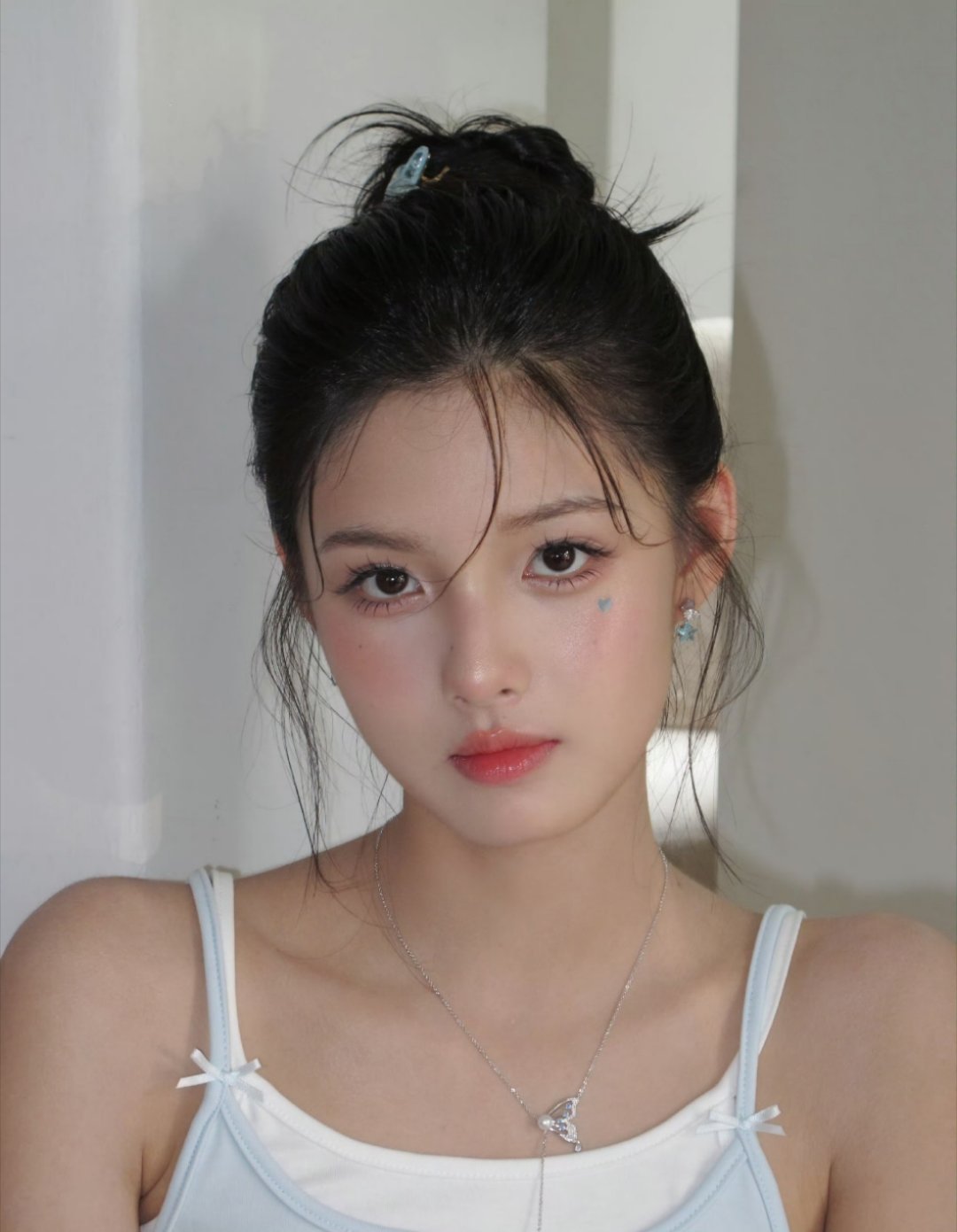 艾米宝宝好可爱！好喜欢眼睛下面这个小小的💙！​​​