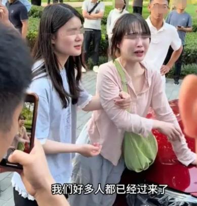 河南郑州，一女老板让员工跪着跟她说话，员工做了几个月，她就找借口开除，一分工资不