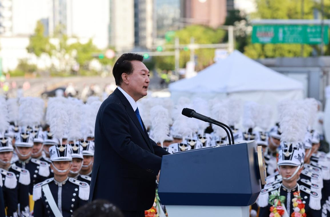 韩国前总统尹锡悦如今真是应了“鸡飞蛋打”这四个字！为了打击对手，保护老婆金建希，尹锡悦于去年12月3