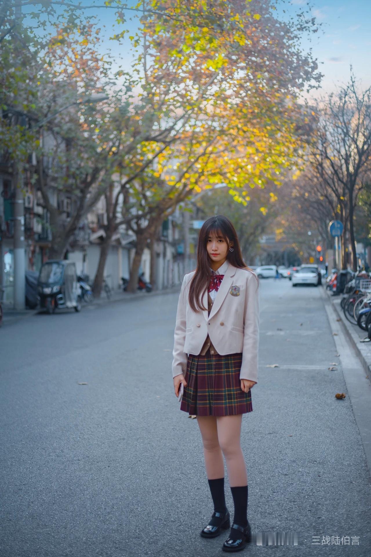 颜值cos:山楂红时，裙裾掠过旧梦