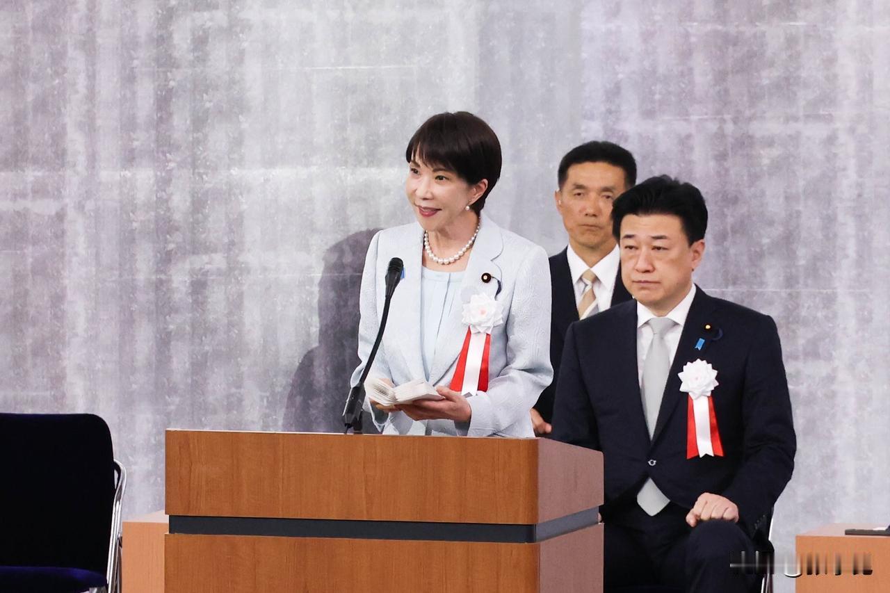 日本首相高市早苗今天发文写道：“今日适逢昭和之日，承蒙天皇、皇后两位陛下莅临出席