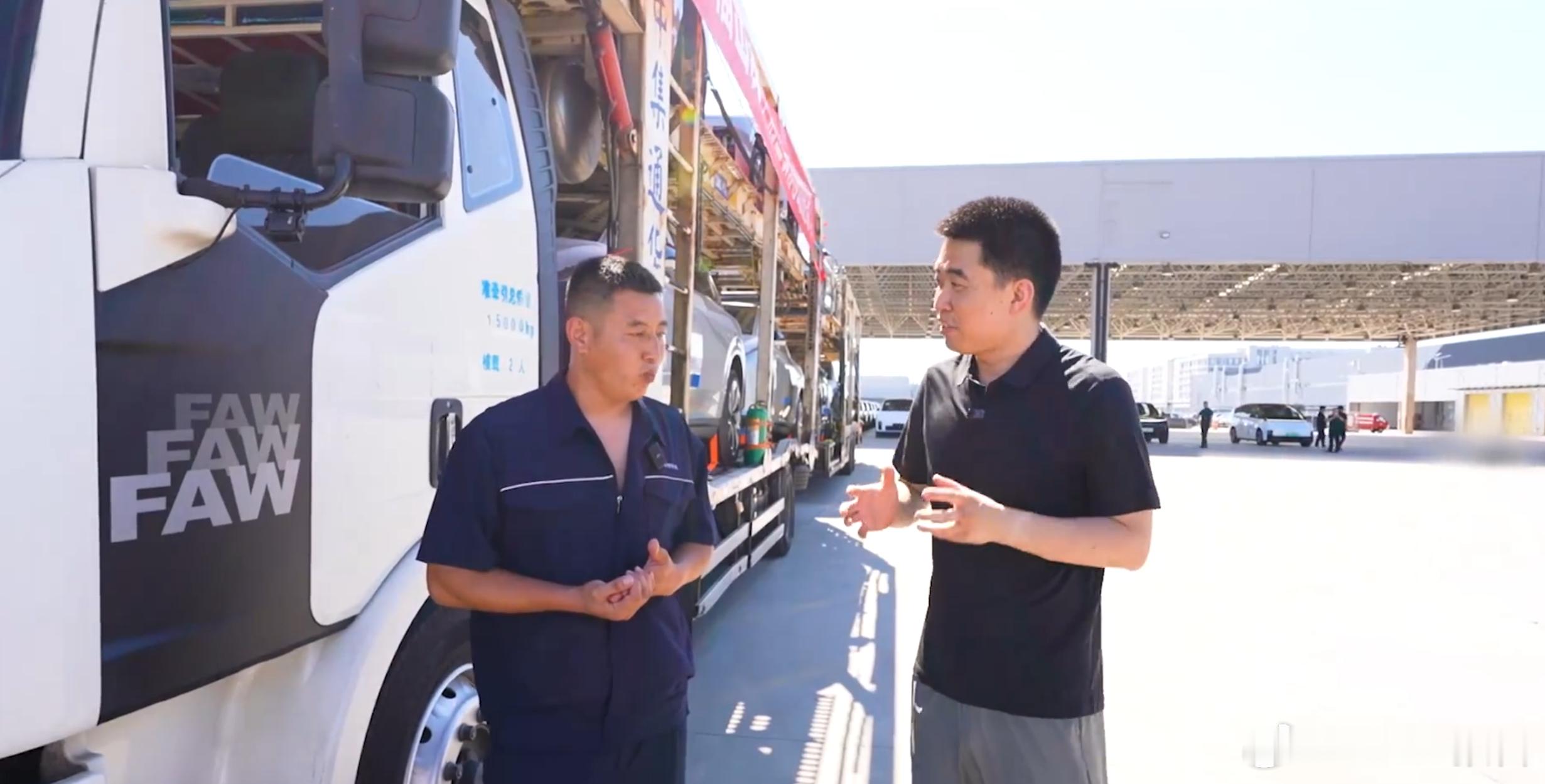 李想亲自宴请4万卡车司机！理想i8交付前夕暖心一幕：170万台次运输背后的'血脉英雄'