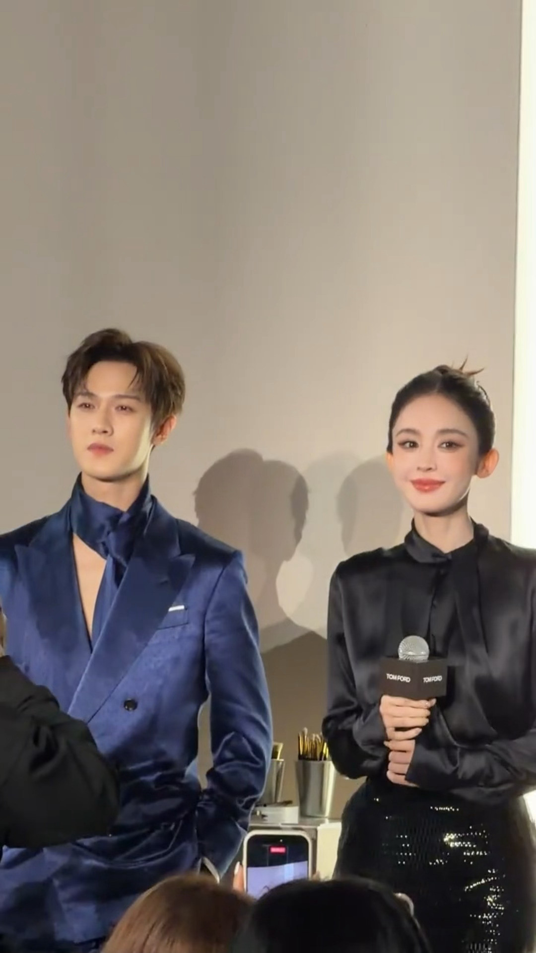 小林娜扎依旧美而帅之！养眼哦李昀锐娜扎同框美而帅之