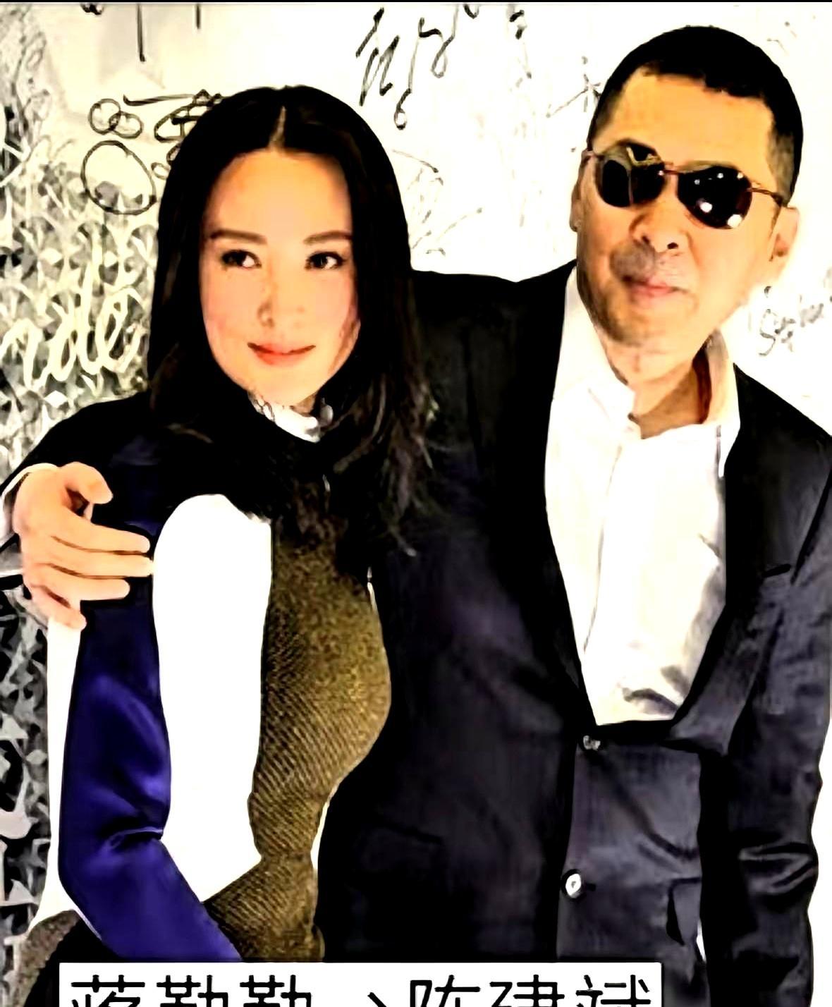 张艺谋被搀着走，陈凯歌也老了，我才看懂他们老婆的“狠”。你以为陈婷只是个保