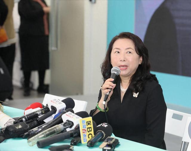 陆配遭羁押禁见引争议，黄珊珊紧急发声驳斥，白营严斥政治迫害，郑丽文锚定蓝白合破局