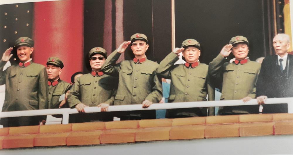 1982年，杨尚昆兼任军委秘书长，同时选出四位副秘书长，协助他工作，分别是张爱萍
