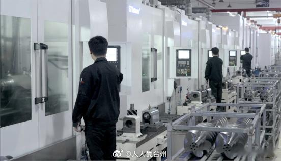 【科创攻坚台州这家企业正攻坚工业母机】在台州椒江一企业的精密加工车间里，一台正