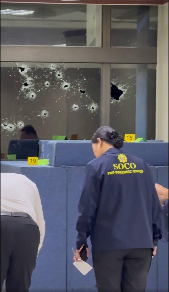 竟有此事——菲律宾议会昨天的枪战原来是被通缉的议员为了闯进去投票😯……