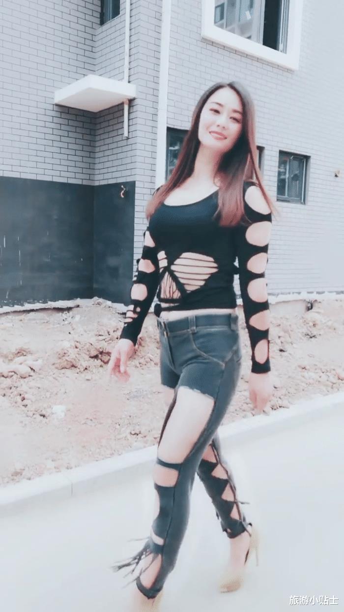 小姐这衣服, 好生奇怪!