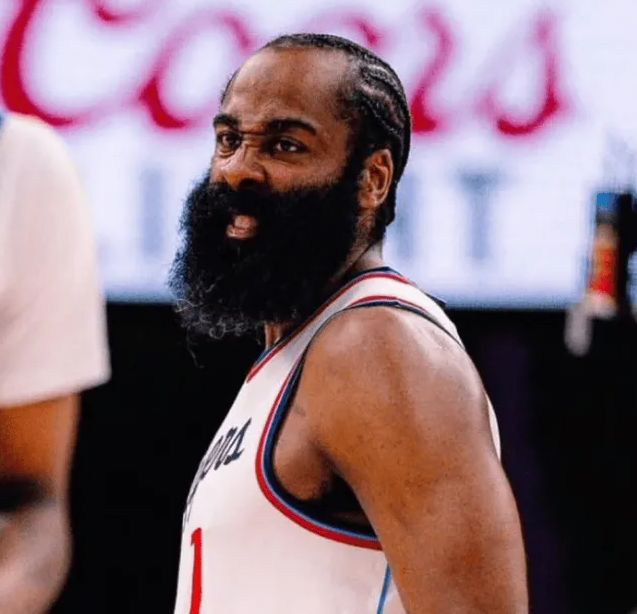 NBA常规赛快船历经一个加时121-117战胜猛龙。赛后，船记谈到这场胜利时感