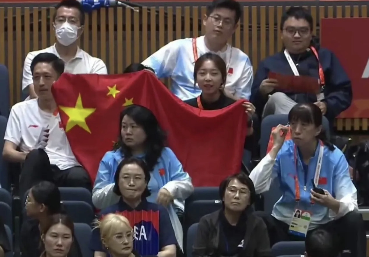 通过本届亚运会中国三大球的比赛可以发现：有进步的是一直被诟病的中国足球，尤其是u23男足，虽然被分在
