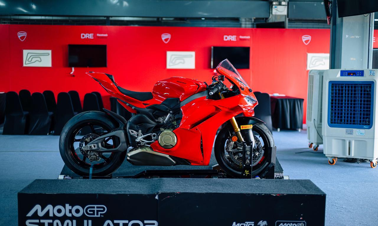 全新PanigaleV4作为杜卡迪有史以来最接近MotoGP赛车的量产车型，在