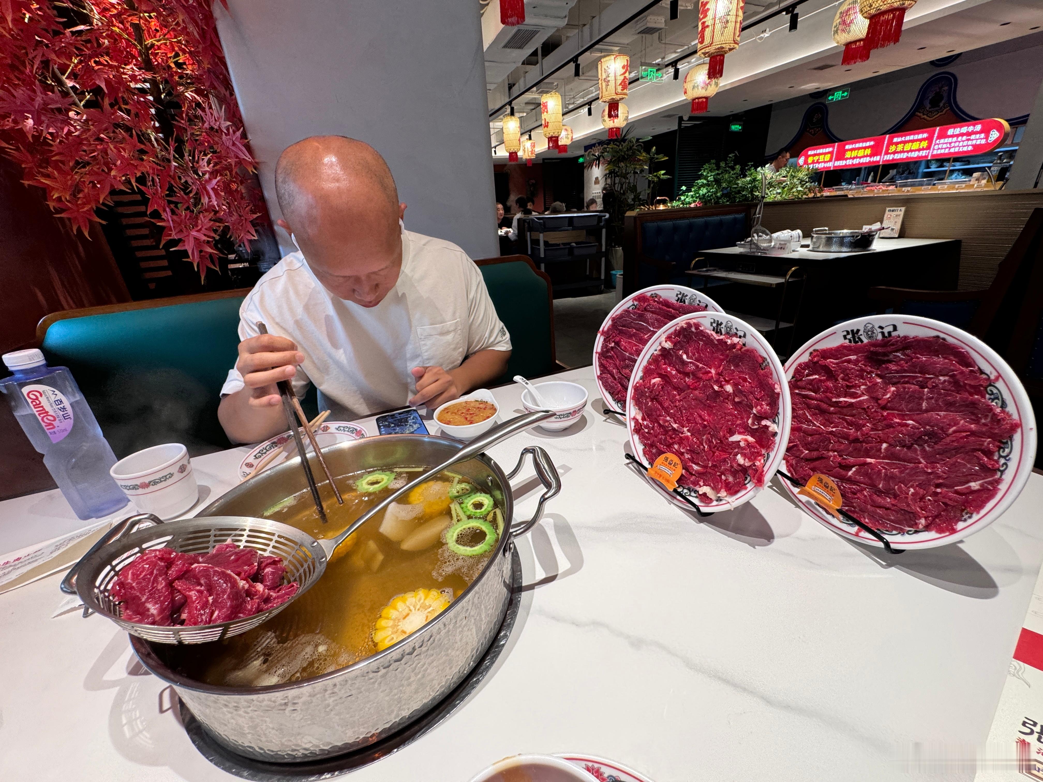 六一儿童节，两个老朋友来吃个牛肉。​​​