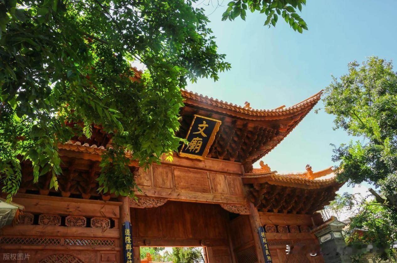 今年春节，逃离寒冬，去云南穿着短袖看非遗！虽然不少人都说今年是暖冬，但对我来说