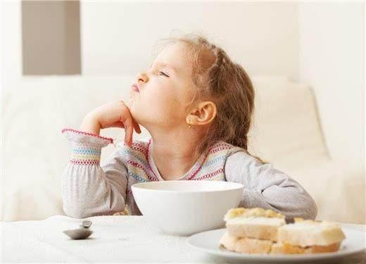 孩子有这3种令人烦心的表现, 恭喜你: 说明孩子聪明, 爸妈别责怪