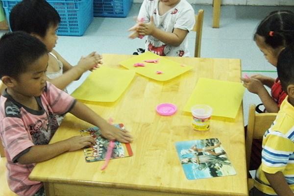 幼儿教育一定要放宽心态, 找寻孩子们的快乐, 融入其中