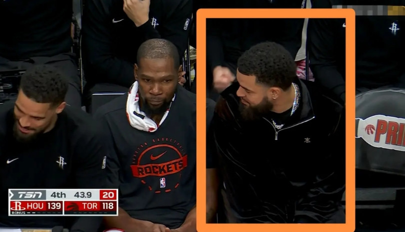 火箭当家后卫范弗里特真是太崇拜杜兰特了！在今天火箭客场挑战猛龙的比赛中，发生了特