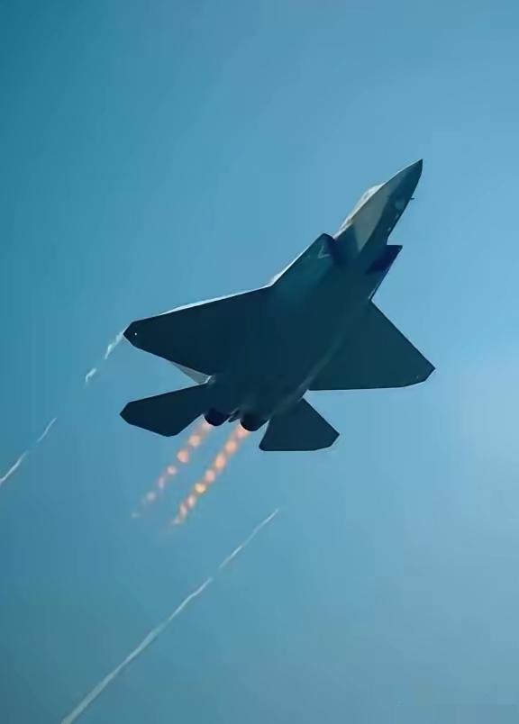 任何一个国家的四代机都可以击落中国的五代机歼20，而美国不但找到了歼20的