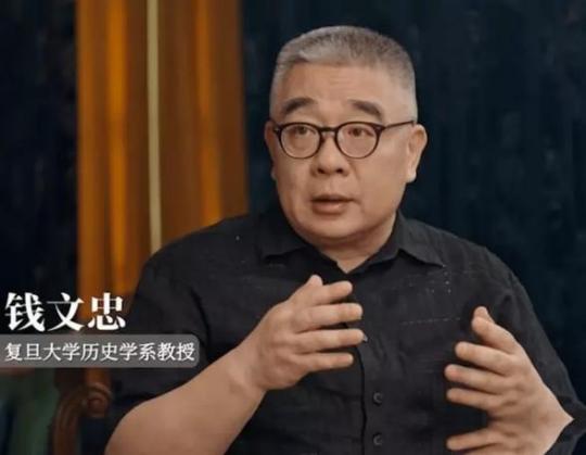 复旦大学钱文忠教授，撕开了中国社会当下最大的遮羞布，振聋发聩！他说：“我们的社会