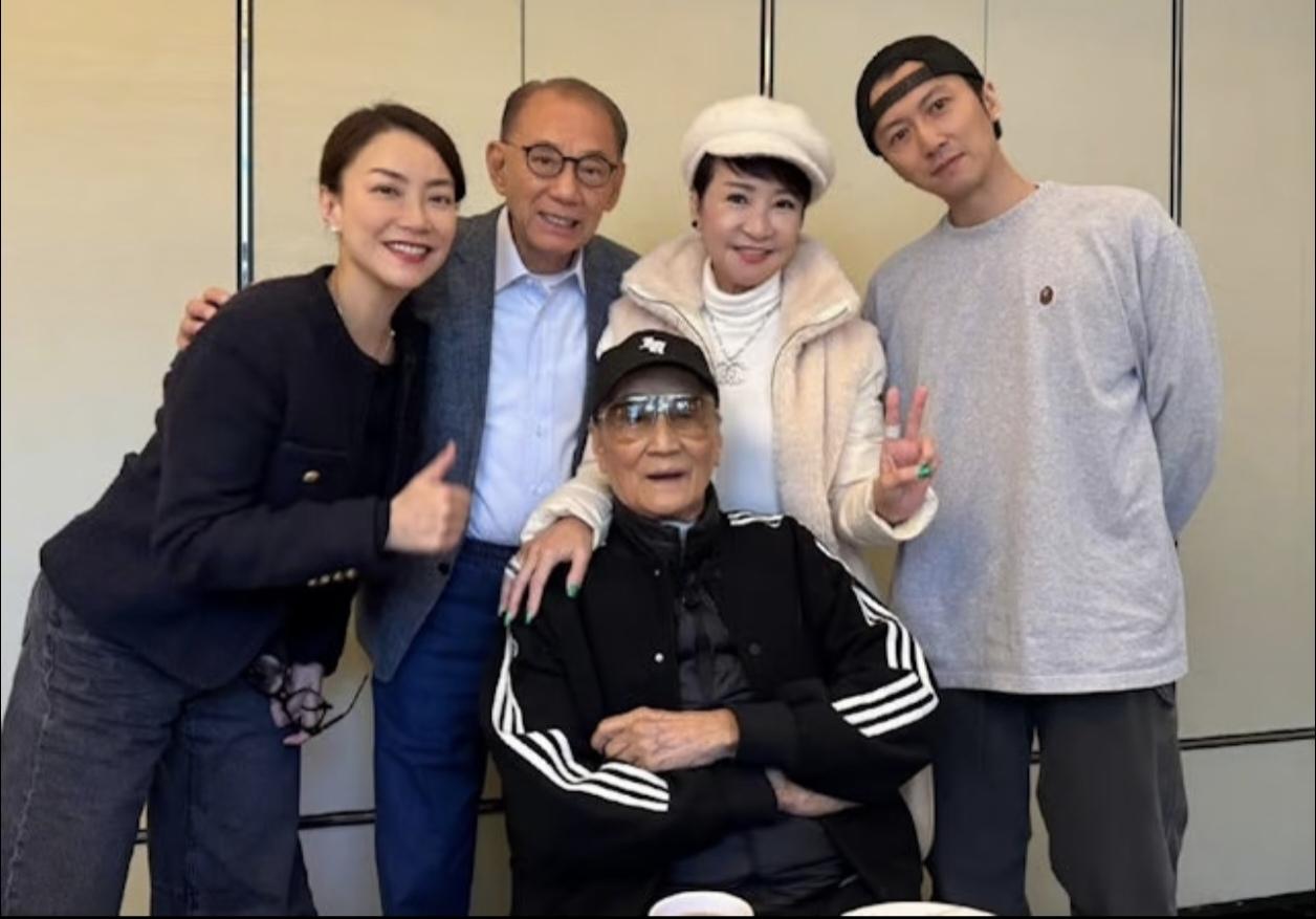 谢贤一辈子交心的好朋友，这一生有这么多朋友，走的时候大伙都真情实意送他大伙