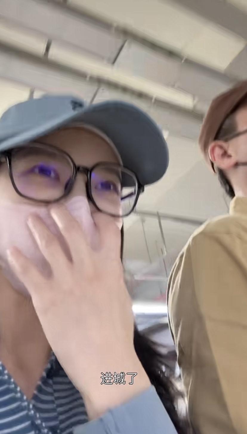 王灿今天收获满满，她说这是她人生第一次逛山姆，听说里面很冷，还早早做了准备，穿上