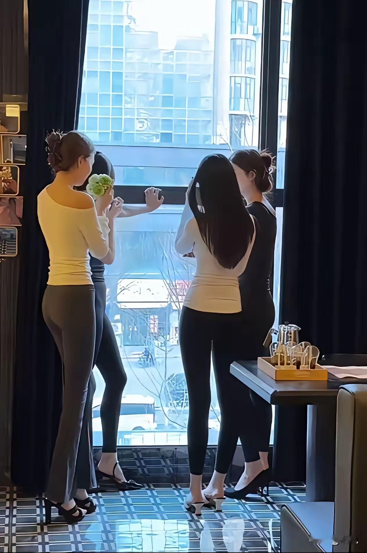 各位回老家过年的老公快回来，你们的小女朋友都望穿秋水了