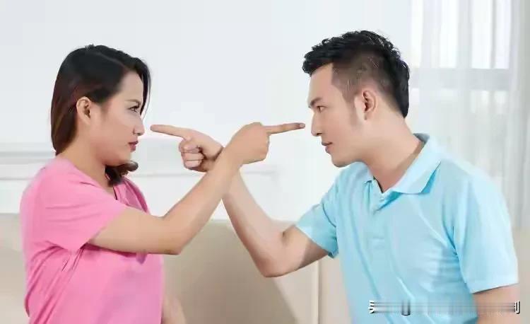 四川遂宁，女子下班后不想坐公交车，打电话让丈夫开车接她。谁知一连打了几个电话都没