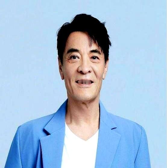 金钱不在友情面前变成了交易的筹码，这才是真正的诚信。刘威在90年代陷入困境，