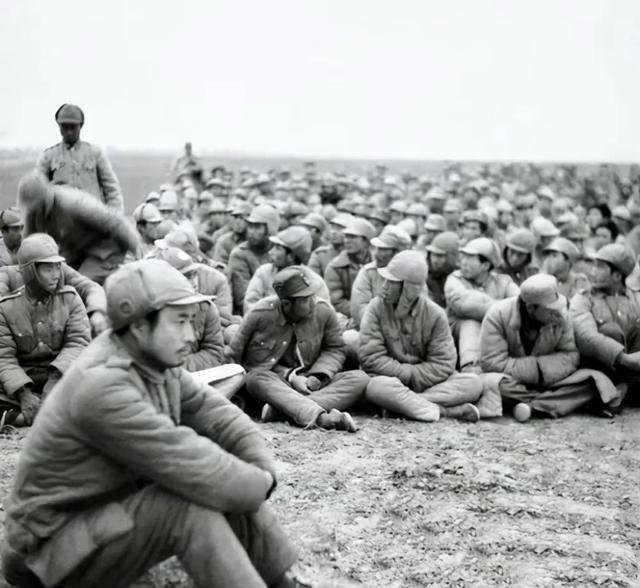 在双堆集当了俘虏的18军军长杨伯涛，后来在回忆录中总结了12兵团覆灭的八个原因，