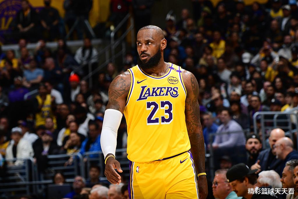 NBA交易市场冷冷清清，各大媒体全靠报道詹姆斯的“交易绯闻”而活，湖人没说话，詹