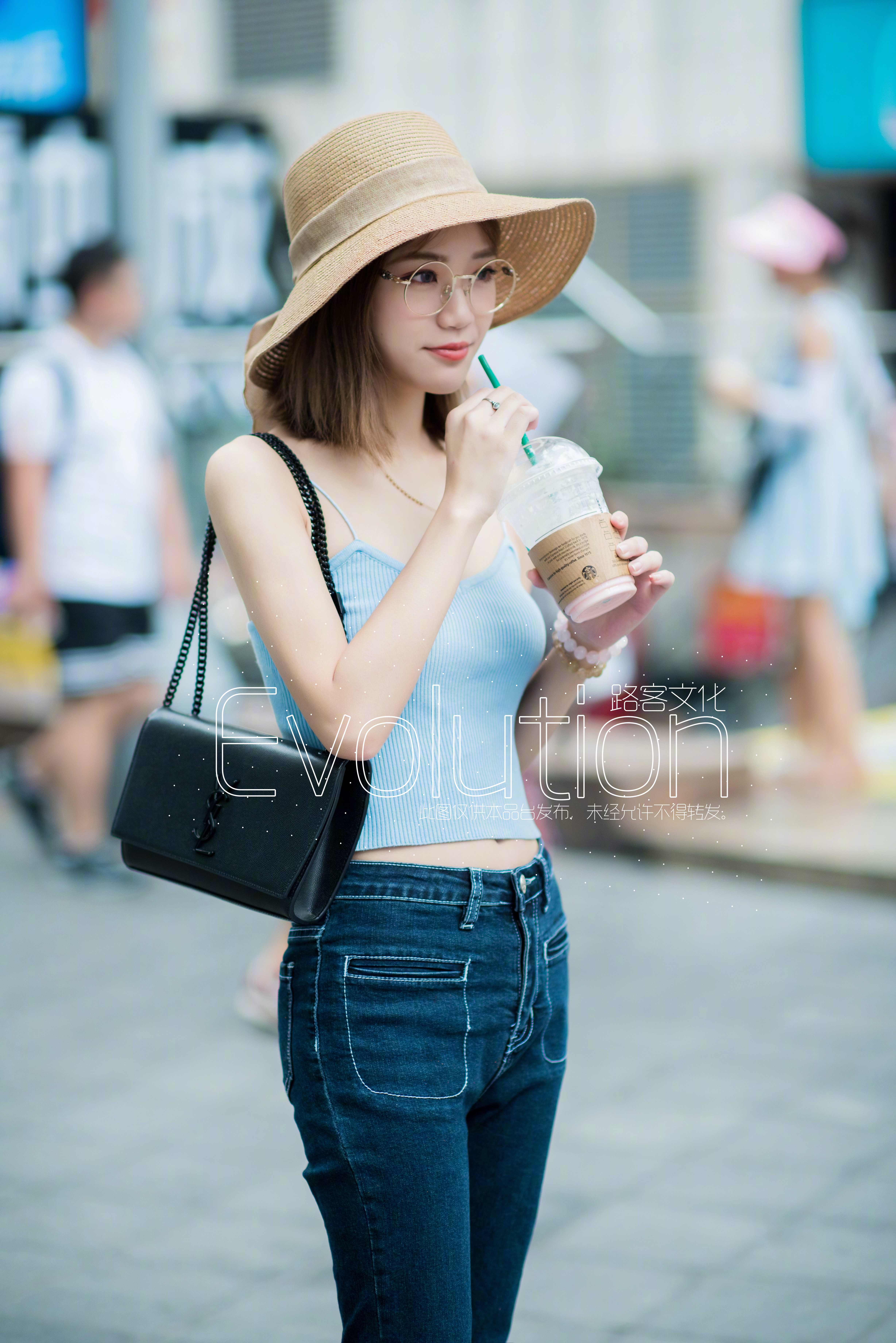 还是当时的小姐姐有米上街就喝星巴克啊！​​​