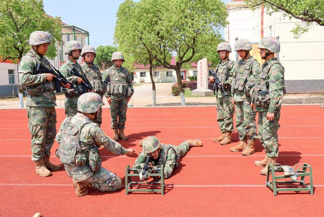第72集团军新兵团首次实弹射击（光荣e家）烽火问鼎计划​​​