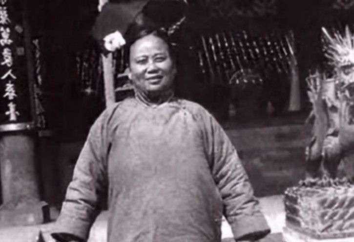 慈禧的贴身宫女回忆：入宫后，整晚都要侧着身子、夹紧双腿睡觉，期间不能改变姿势。其