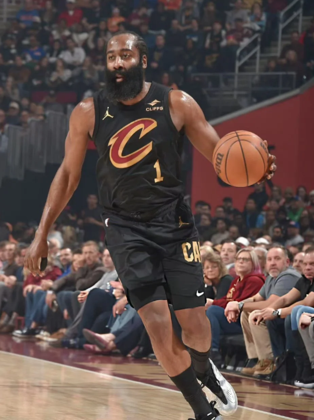 我觉得哈登到骑士打的很一般啊？最近赛后采访，总是会看到骑士那些球员夸哈登比赛