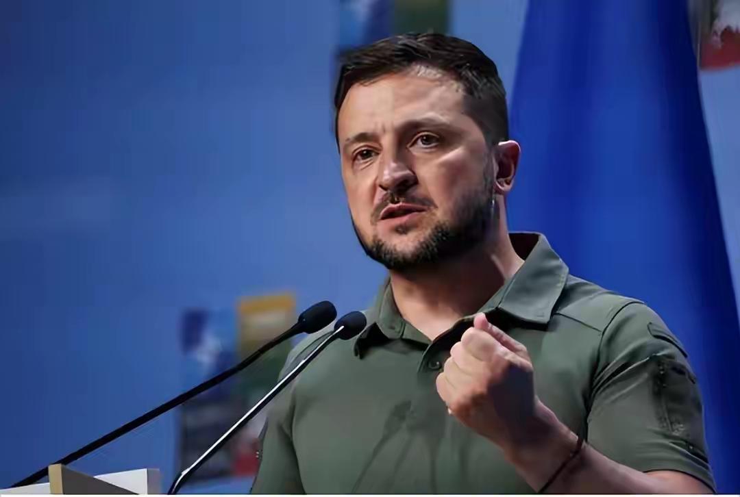 关于泽连斯基是否会主动辞职，目前来看可能性非常低，主要原因有以下几点：战争状