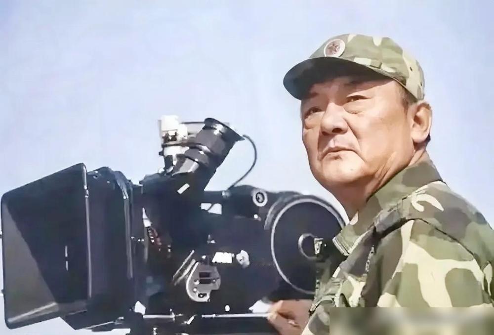 张艺谋没说话陈凯歌也沉默了大导们的集体失声，只因那个真正“拍硬片”的人走