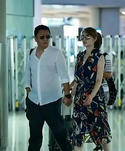李小冉和富豪老公很般配，一看大哥就是大哥​​​