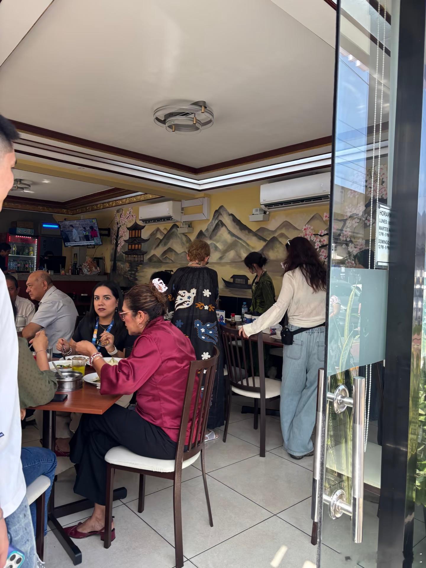 花儿与少年秘鲁偶遇花少团吃中餐无处不在的中国人在秘鲁偶遇了花少团吴君如姐姐花